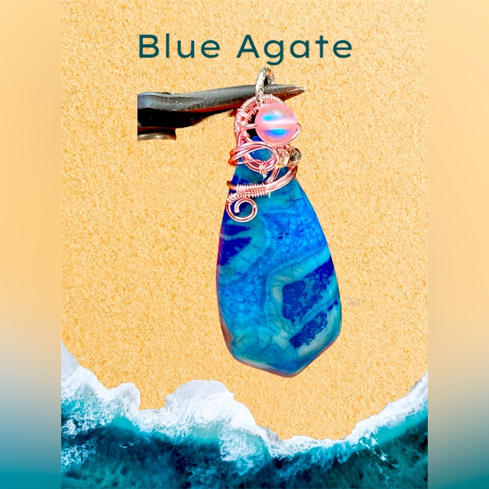 💙shield shape blue agate wire wrapped artisan pendant